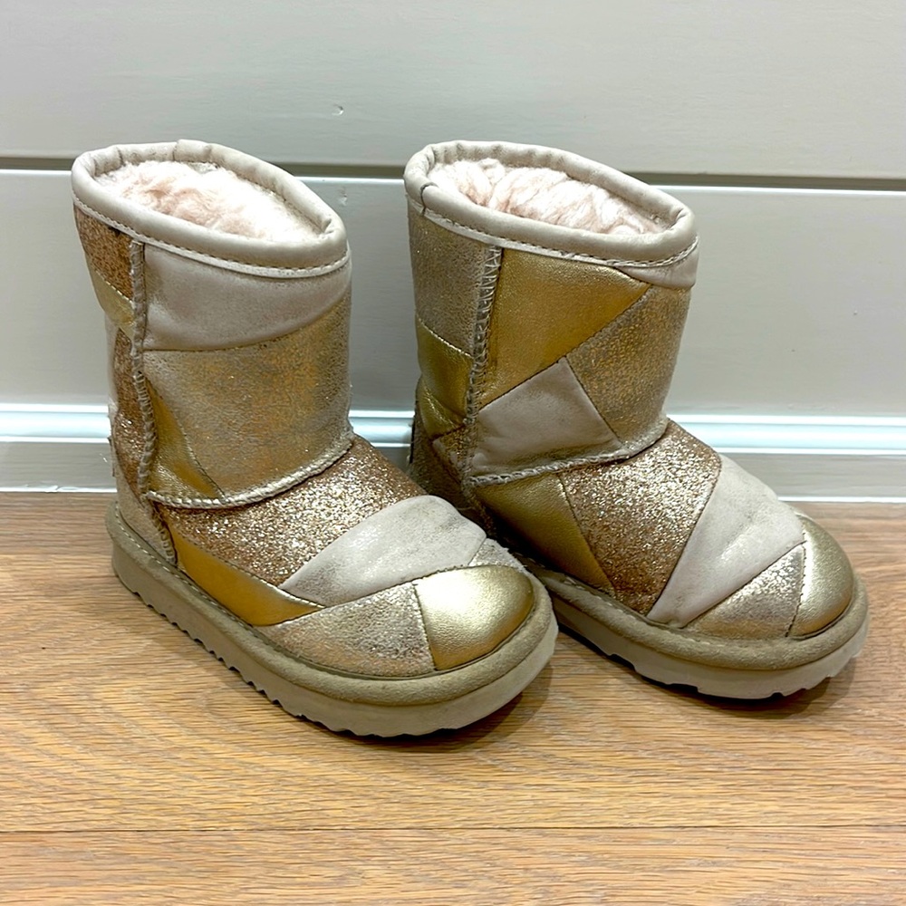 Ugg boots. Gold and sparkle pattern. Size 7